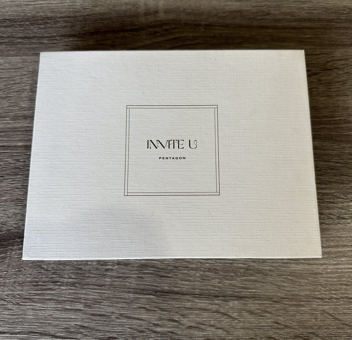 thekatstrades's tweet photo. Pentagon’s 12th  Mini Album IN:VITE U
(Unsealed, w/CD, PB, Lyric Paper, Name Tag)- PHP 250 each

Flare Ver. (White)
Nouveau Ver. (Black) 

Has dents, stains, flaws in outbox. 

P.M me for more info and pics &amp; check it out on #Carousell ➡️ https://t.co/WehEcOuMTr

#WTS #PENTAGON https://t.co/oMmrw9Q5By