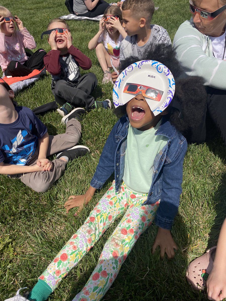 We loved watching the solar eclipse! #SCEsoars 🌑☀️