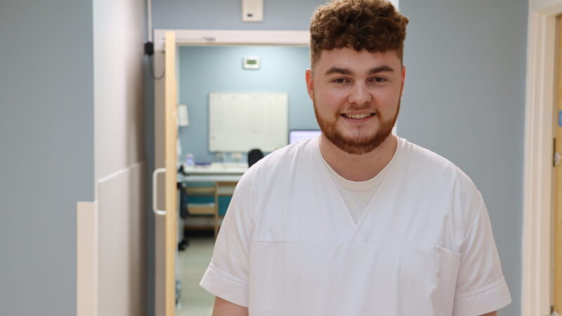 🗣️'I have grown personally & professionally' 👋Meet Tom, a therapy worker at @NTeesHpoolNHSFT, who kick-started his healthcare career through an apprenticeship! He's now backing a campaign across the Tees Valley, promoting health & social care careers. nth.nhs.uk/news/nhs-thera…