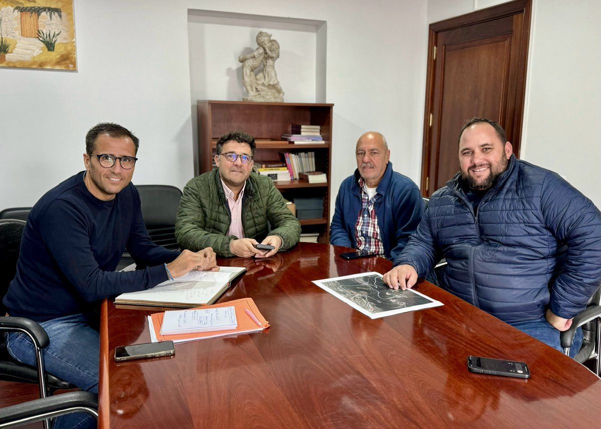 Ayer recibimos la visita del Viceconsejero de Deportes del Gobierno de Canarias, Ángel Luis Sabroso Ramírez. Durante su estancia, tuvo la oportunidad de realizar una exhaustiva inspección de nuestras instalaciones deportivas .. Continuar leyendo📰👉acortar.link/aosyy4