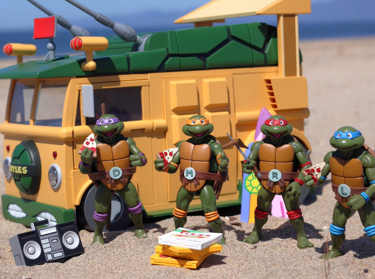 GrouchyGodzilla's tweet photo. 🐢🍕🏖️

#neca #tmnt #turtletuesday #turtlevan #toyphotography https://t.co/ZOYEFpmt7L
