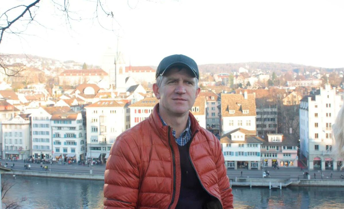 Belgorod volunteer Alexander Demidenko who aided Ukrainian refugees died in detention four days ago. Prison officials claim it was a case of suicide.

Here’s the tragic story of Alexander who had sheltered up to 900 Ukrainians in his home

en.zona.media/article/2024/0…