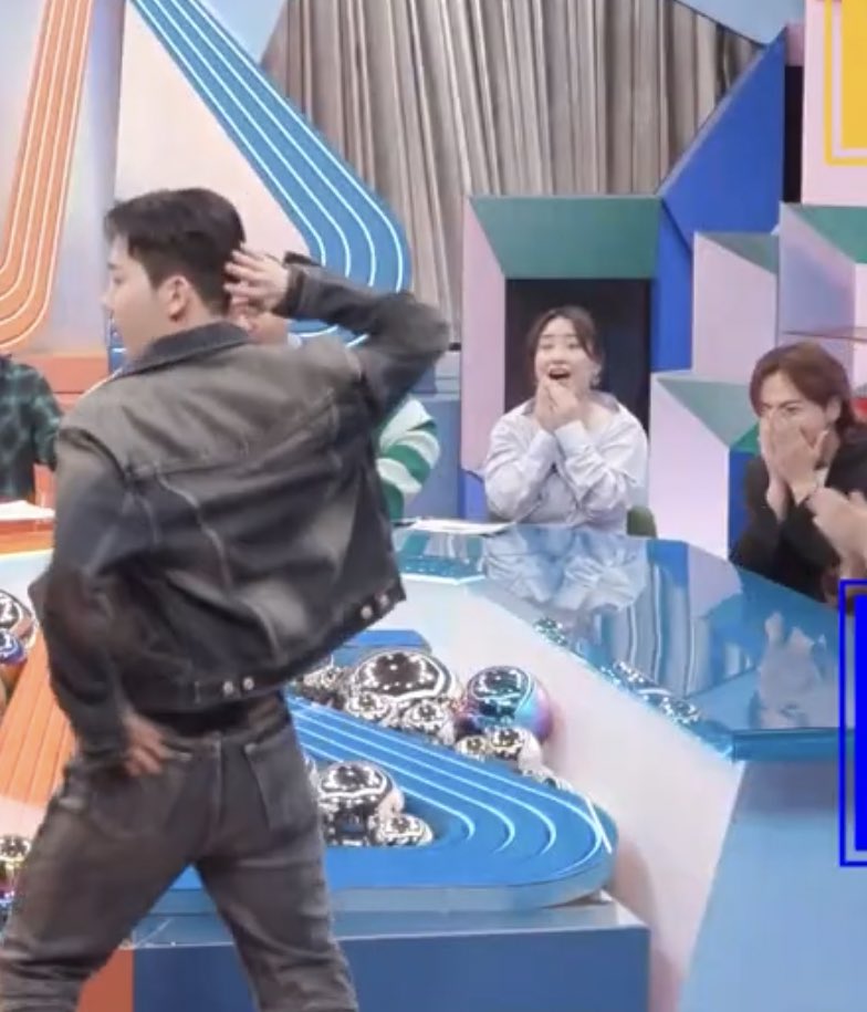 Hong’s reaction to Jokwon dancing is life. 💃 
THAT is how you dance.