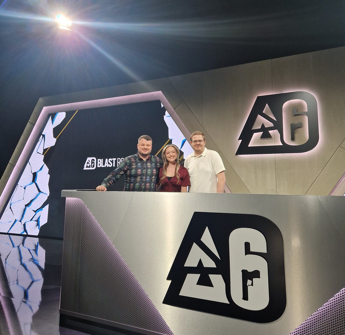 🔴 Europe League playday 8 and my last day on the desk this stage! ✨️🥹
Come tune in, more teams can confirm top 6 today! 

#R6EUL ⬇️