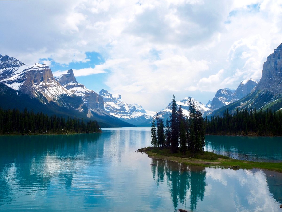 justamuddle's tweet photo. My year living in Canada on a working holiday visa was a whirlwind! From settling into a new city to road-tripping through stunning landscapes in North America, working remotely along the way. So many incredible experiences! #TravelLife #WorkingHoliday https://t.co/nepZYPM5hs https://t.co/nC70B8Wiyq