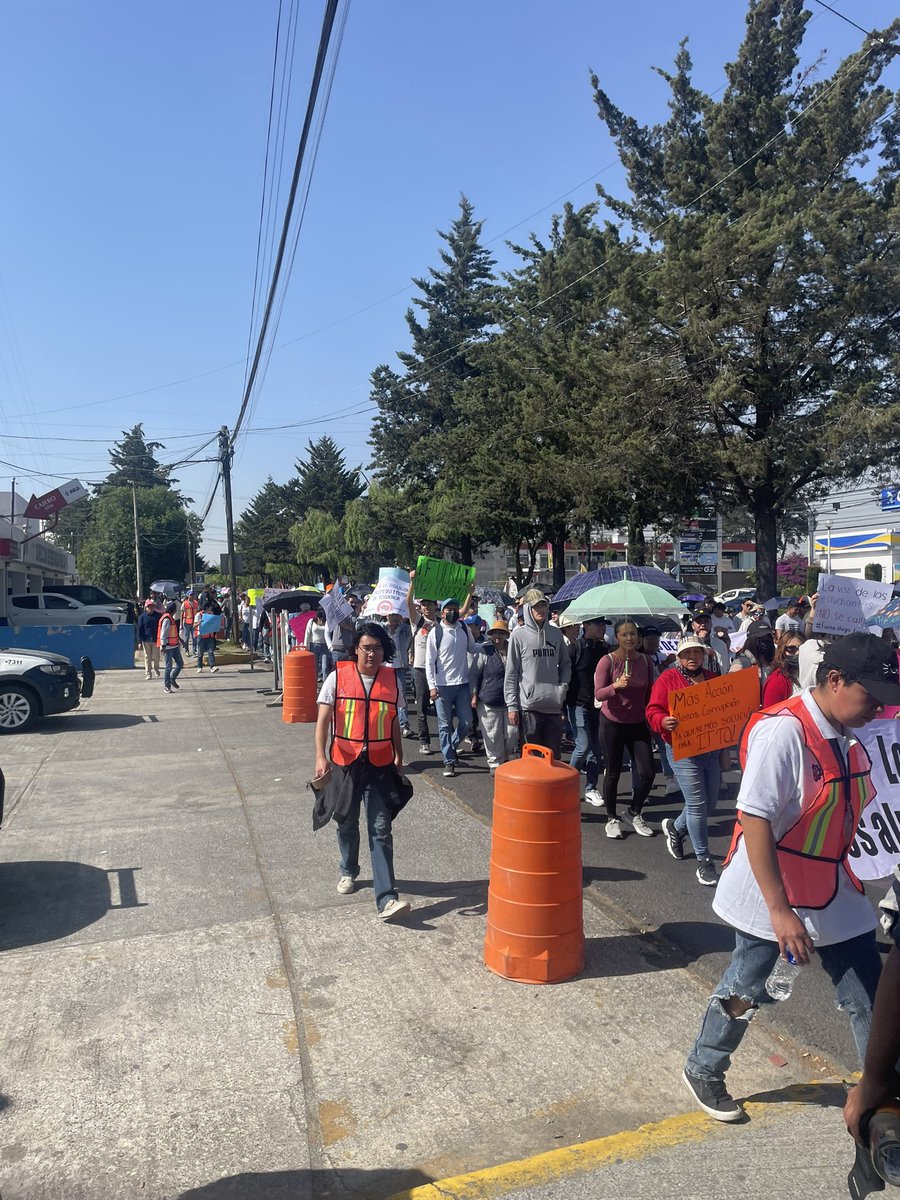 VozAsuncion's tweet photo. ⚠️ATENCIÓN⚠️

En Av. Tecnológico hay una manifestación que cierra los carriles hacia las torres. 

Tomen precauciones. https://t.co/uLIlxvM73m