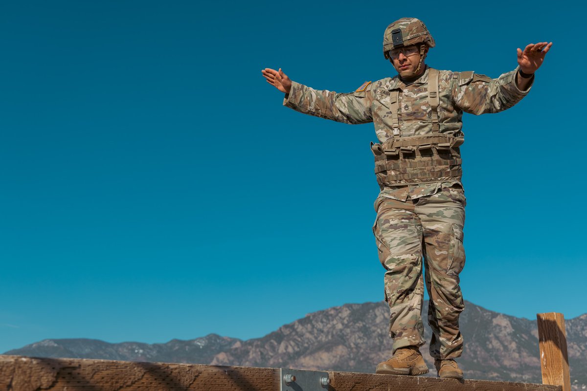 4thInfDiv's tweet image. It's Day #2 of the 4ID Best Squad Competition, and competitors keep being tested mentally and physically as they complete a series of military tests! 

Teams worked hard to get over obstacles as fast as possible to achieve a winning time! Let's Go!

#LethalTeams
#4ID
#iiicorps