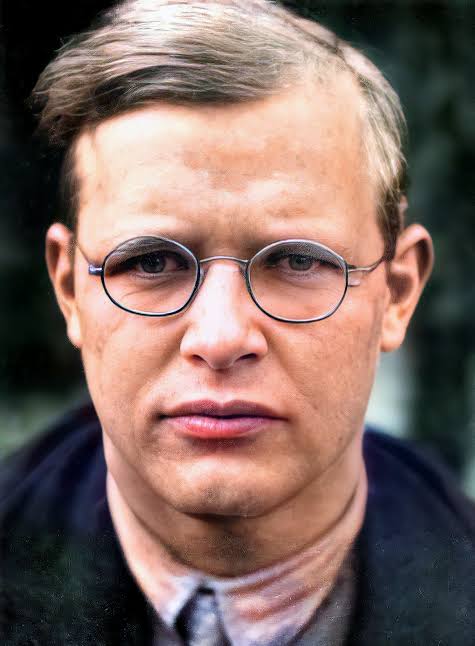 GuillermoPrein's tweet photo. DIETRICH BONHOEFFER
 Pastor y teólogo alemán.
Un día como hoy hace 79 años, el régimen de Hitler lo asesinó en la horca.
 
Algunas de sus frases que nos interpelan en nuestra actualidad + un breve video sobre su vida.
Hilo. https://t.co/0AhVSjl5BC