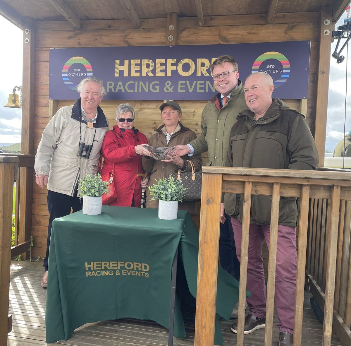 It’s a DOUBLE @HerefordRaces as VILLAGE MASTER comes home strongly to WIN The Handicap Chase on his debut over fences. Given a very well calculated ride by @james_bowen_ . Well done to owners Bryce & Eynon and to the whole team at home! Proudly sponsored by @1accountav