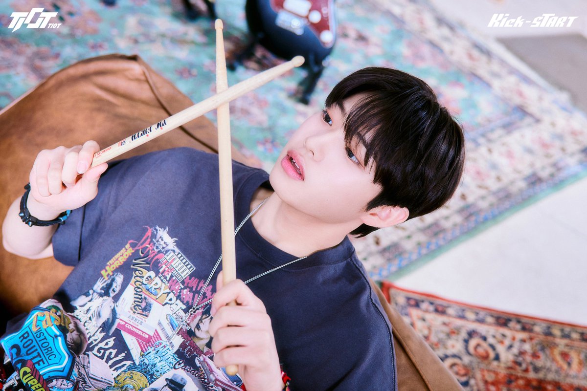 TIOT_NOW's tweet photo. TIOT(티아��오티) 𝙆𝙞𝙘𝙠-𝙎𝙏𝘼𝙍𝙏
CONCEPT PHOTO Kick ver.

#신예찬 
#SHINYECHAN

2024.04.22 MON 6PM (KST)

#TIOT #티아이오티 
#Kick_START https://t.co/iDyuN8QBSD