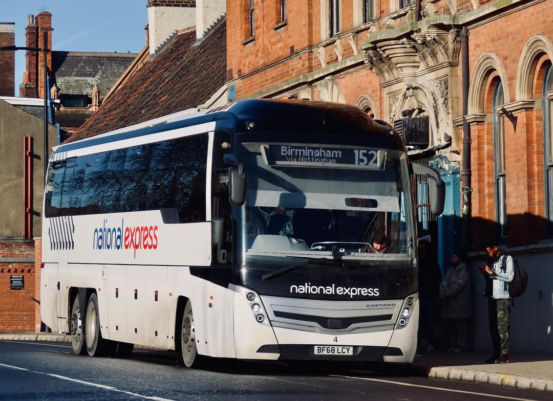 Are you a student planning your summer adventures? ☀️ Here are 5 reasons why students should travel with National Express: bit.ly/3U6HrfU