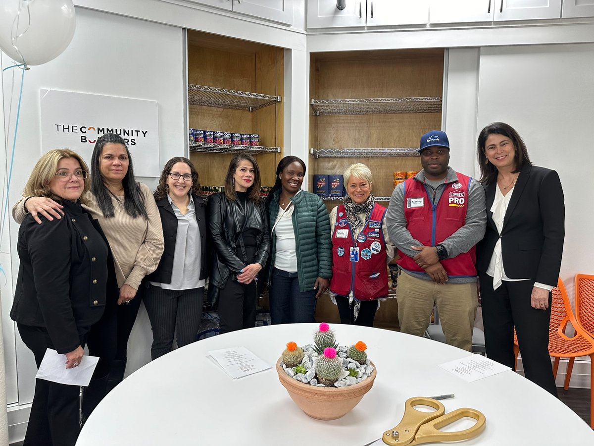 TCBCommunities's tweet image. We teamed up with @Lowes, @juliaforboston and the office of @nickcollinsma to tackle #foodinsecurity at TCB Community Corner in Boston’s #Dorchester neighborhood. The renovated pantry distributes healthy fresh, frozen and shelf-stable foods for the whole family, including pets!