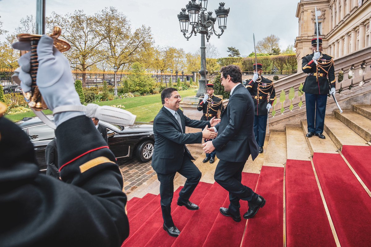 La dynamique ouverte par ma récente visite au Maroc se poursuit aujourd'hui avec une séance de travail avec mon homologue, Nasser Bourita. La relation entre la France et le Maroc est unique ! 🇫🇷🇲🇦