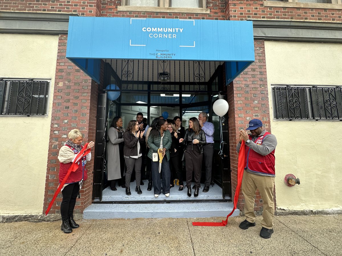 TCBCommunities's tweet image. We teamed up with @Lowes, @juliaforboston and the office of @nickcollinsma to tackle #foodinsecurity at TCB Community Corner in Boston’s #Dorchester neighborhood. The renovated pantry distributes healthy fresh, frozen and shelf-stable foods for the whole family, including pets!