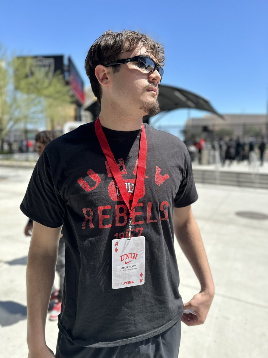 Thank you @unlvfootball for inviting me down to the first spring game of the season!Great competition and talent! @Coach_Odom @bradodom @mrlongshore @yelm_football @CoachRonquillo