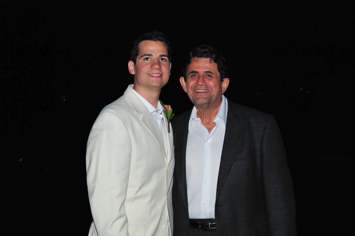 arturo_g_lopez's tweet photo. "Embarking on two of life’s greatest Journeys: Fatherhood & Entrepreneurship. My Father has shaped who I am, teaching me the Value of Time, Love, & Hard work. To the Fathers who dream Big, for their Families, their Futures!”🌟 #FathersLegacy #FatherhoodAndBusiness #FathersWisdom https://t.co/zHeA0JYqJ1