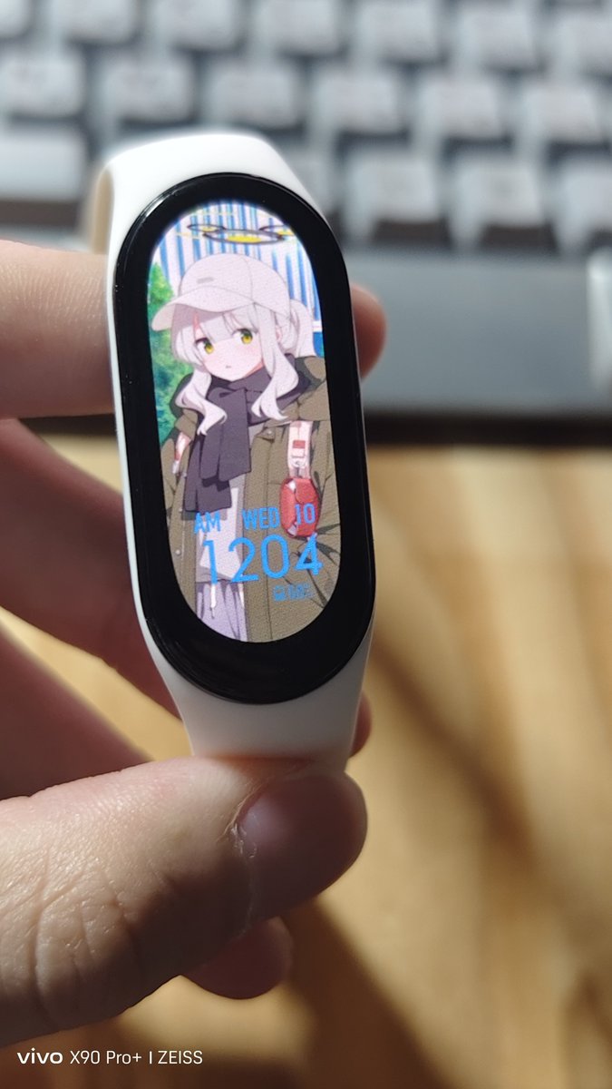 Mi Band7 の背景久しぶりに変えたた！！

可愛いけど暑い！！！