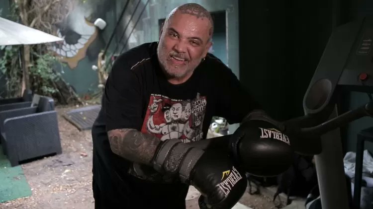 João Gordo, vocalista dos Ratos de Porão, troca o álcool pelo boxe e perde 45 kg: 'Achei que ia morrer'. #Rock🤘 uol.com.br/vivabem/notici…