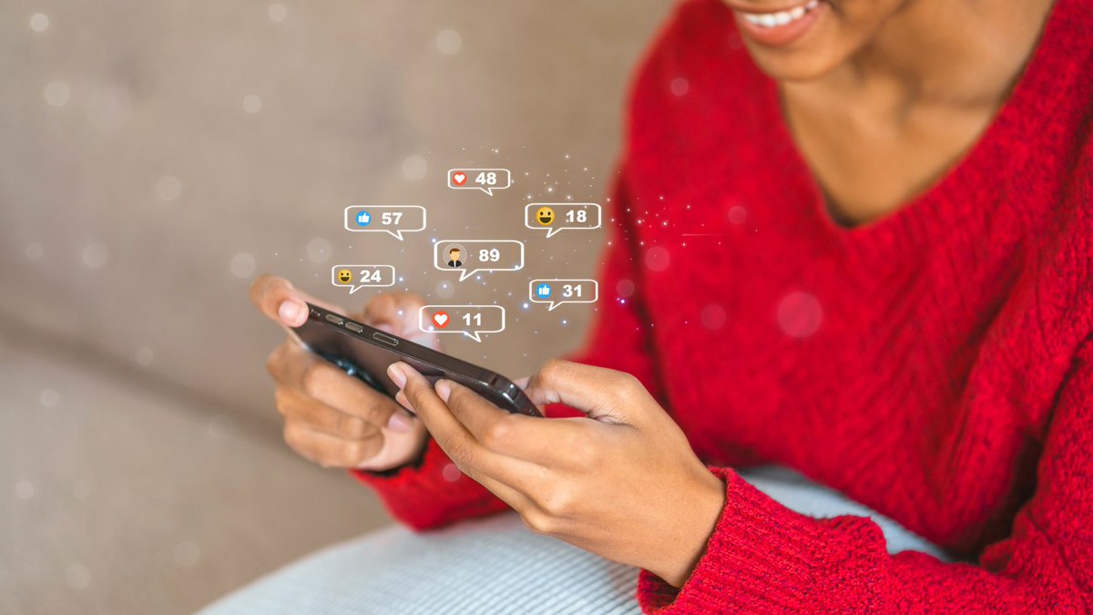 MoolouVision's tweet photo. 🌟 5 social media ad tips for friendly ads: 
1. Use vibrant visuals 🎨
2. Craft compelling copy 📝
3. Target the right audience 👥
4. Monitor and adjust campaigns 📊
5. Engage with followers in comments 💬 #socialmediatips https://t.co/ZHXylRXCTI
