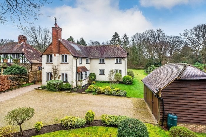 jsoxted's tweet photo. A delightful detached #familyhouse with flexible accommodation of over 1800 sq. ft and can be arranged to suit individual needs.
https://t.co/ip9We9EzbU
#surreyhome #propertyserch # https://t.co/BHcFXAP1e9