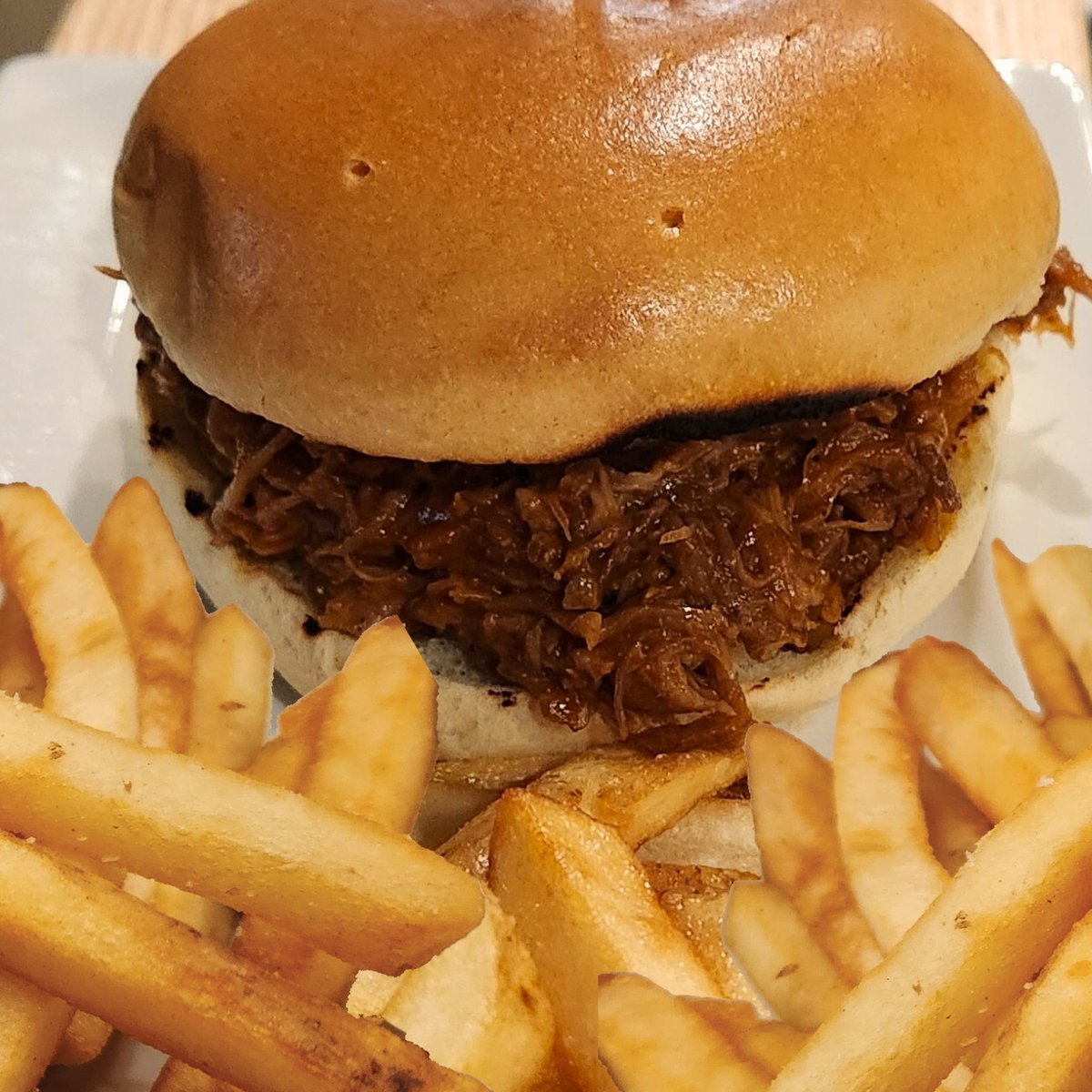 🏌️⛳ This week's special is of course - MASTERS INSPIRED! Get our Pork BBQ Sandwich with fries for just $12! Sink your teeth into slow-roasted pork shoulder, tossed with caramelized onions and smothered in BBQ sauce, all nestled between a toasted brioche bun.  YUM!😍
 #golfplayKW