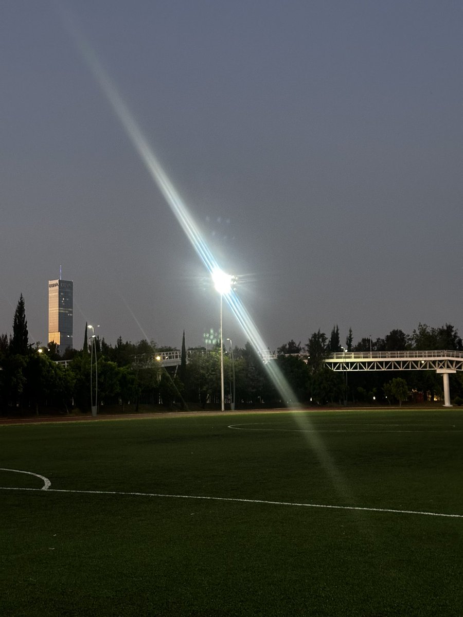 Run Morning amigos Hoy toco pista y como saben fue día de #repes 11x400 saludos y #FelizMartes @logrartusmetas @MeEncantaCorrer @CorroAMiPaso @ComuniRunners @EnDondeCorrer Aquí ya se corrio y así amanece!