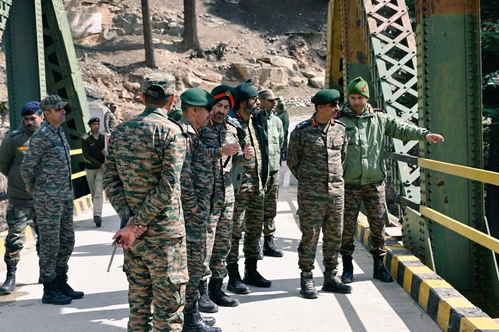 #IndianArmy Lt Gen NS Raja Subramani, GOC-in-C #SuryCommand visited IBEX Brigade and reviewed security and operational preparedness. Army Commander commended all rks for their high professional standards & morale & exhorted them to strive for excellence with the same zeal.…