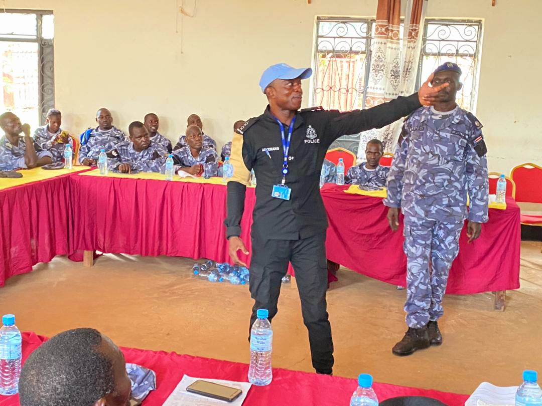 🕊️#PeaceBegins when the rule of law is strengthened! To support the #SouthSudan National Police in Yambio 🇸🇸, #UNMISS @UNPOL organized a three-day training on public order management & crowd control for some 40 officers, including 5 women. #A4P