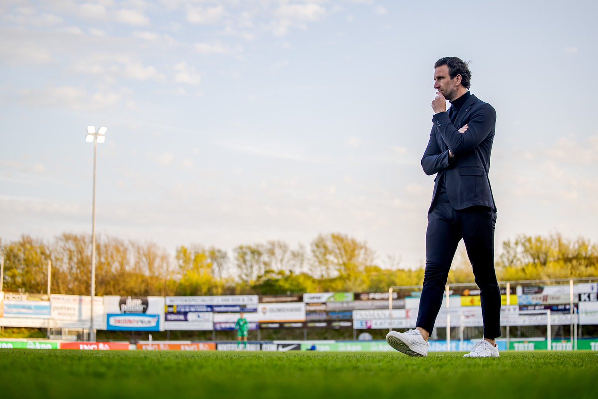 SHoogsteder's tweet photo. Het zit erop! Na 5 seizoenen heb ik gister de laatste wedstrijd mogen coachen van Jong Oranje (v) Het is een unieke reis geweest met een heel bijzonder team 🦁🇳🇱 https://t.co/ADeCnXrufo