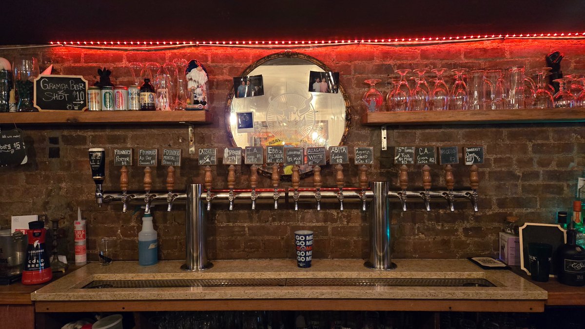 Thanks for the customer pic of our bar in all of its glory! It awaits you and is ready to serve! WE OPEN AT 3PM #gebhardsbeerculture #craftbeer #craftkitchen #upperwestside #beerculture #nyccraftbars #upperwestsidebar #beer #beerlovers #pinball #pinballlife #pinballbar