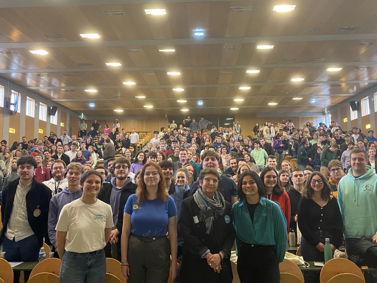 Pauline Lesueur (@pauline_epsa) on Twitter photo AG de <a href="/Pharma_ANEPF/">ANEPF Pharmacie</a> | Nous avons organisé à Rouen une table ronde sur les enjeux des élections européennes pour les étudiants en pharmacie🇪🇺
Au cœur des discussions :
🔹la santé avec la pr Céline Pulcini
🔹la pharmacie avec <a href="/CarineWolfThal/">Carine Wolf-Thal</a>
🔹la jeunesse avec <a href="/LaureNiclot/">Laure Niclot</a> AG de <a href="/Pharma_ANEPF/">ANEPF Pharmacie</a> | Nous avons organisé à Rouen une table ronde sur les enjeux des élections européennes pour les étudiants en pharmacie🇪🇺
Au cœur des discussions :
🔹la santé avec la pr Céline Pulcini
🔹la pharmacie avec <a href="/CarineWolfThal/">Carine Wolf-Thal</a>
🔹la jeunesse avec <a href="/LaureNiclot/">Laure Niclot</a>