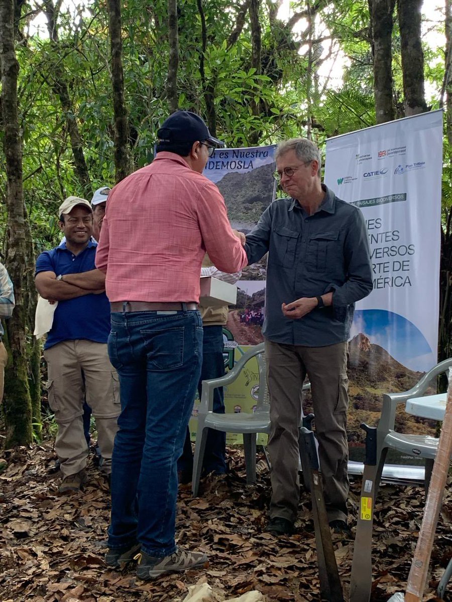 El Fondo de Paisajes Biodiversos va a apoyar en el combate de incendios forestales en Honduras 🇭🇳. Ayer visité la Reserva Biológica del Güisayote para iniciar actividades #BLF y entregar herramientas. Gracias a las autoridades municipales, @ICFHonduras y @PlanTrifinio por apoyar.