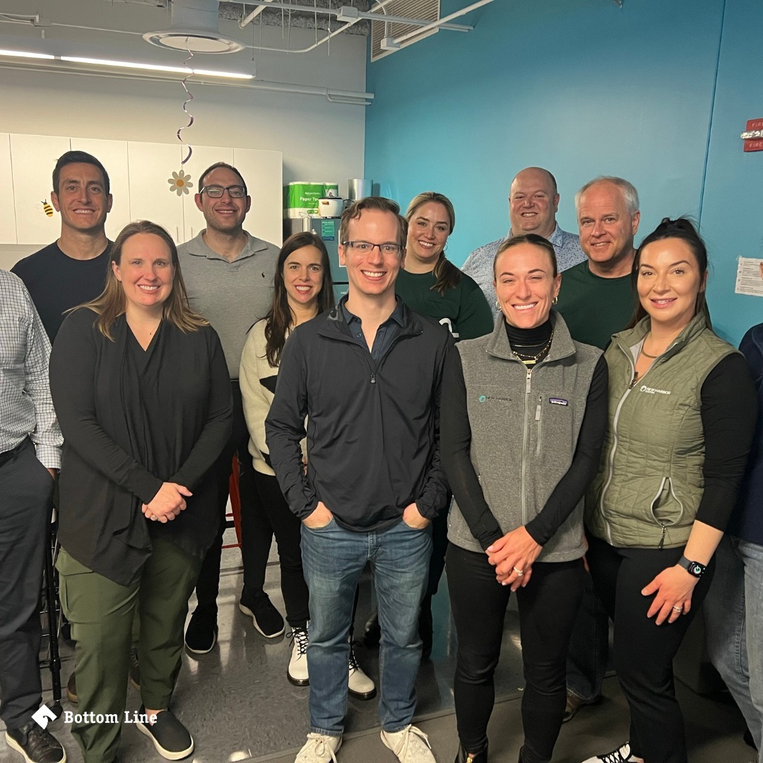 We love finding ways to show our students how much we care! Last Thursday, volunteers from New Harbor Capital and @NorthernTrust joined our Chicago staff for an afternoon learning about Bottom Line programs and putting together nearly 800 care packages for Success students!