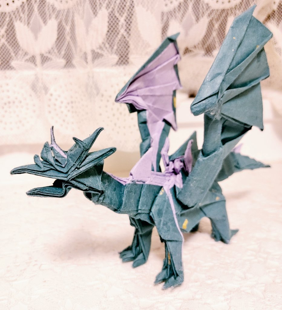 有澤さんのアスールドラゴン🐲
100均で買ったよくわからん和紙使用
めちゃくちゃ折りにくい紙だったけど色が最高にいい！！