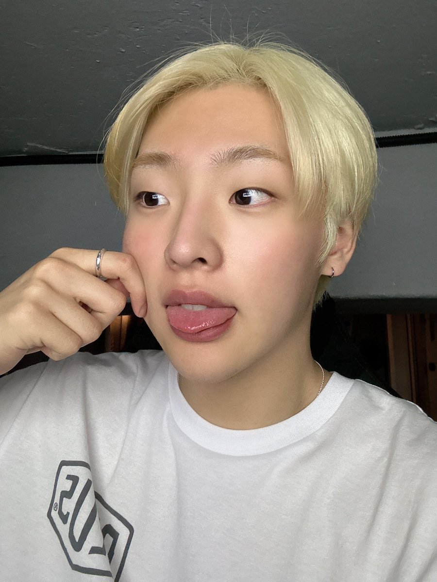 TheKingDom_GF's tweet photo. [MUJIN👑]

<어우 지각햇다>

🤍

#TheKingDom #더킹덤 #TKD
#MUJIN #무진 #위버스라이브 https://t.co/WSL1qr1qCB