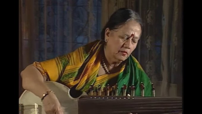 Remembering the FIRST women Sarod player of India, Padma Bhushan Vid. #SharanRani ji (9 April 1929 – 8 April 2008). 💐🙏 - A disciple of #BabaAllauddinKhan ji - Her private collection of 379 musical instruments from the 15th to 19th century is at the National Museum, New Delhi