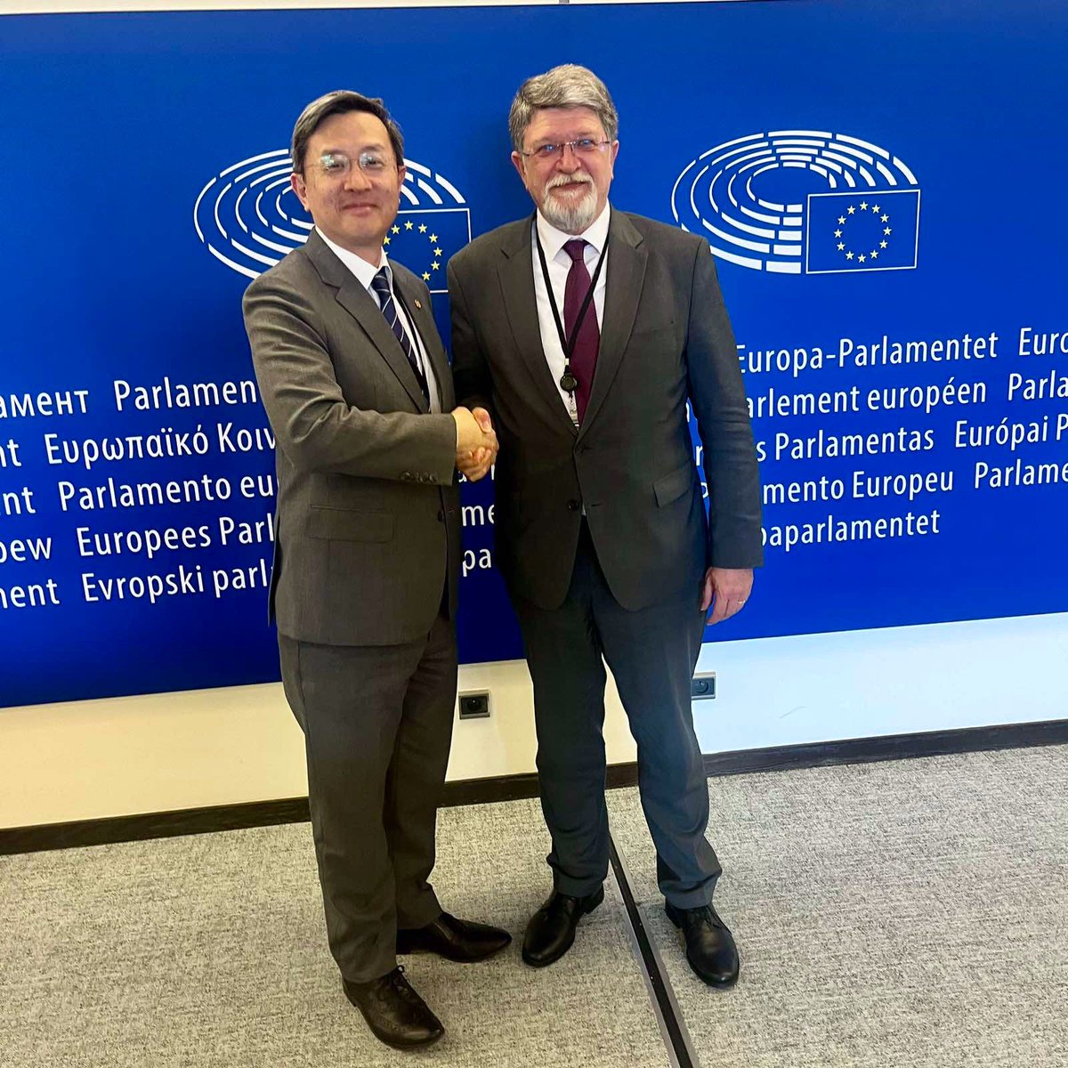 Susret u @Europarl_HR s Dr. Roy Chun Leejem, predstavnikom @TaiwanEU. Naglasio sam kontinuitet dobre suradnje Europskog parlamenta i Tajvana, pogotovo nakon povijesnog posjeta @EP_ForeignAff Tajvanu prošle godine.