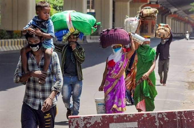 உண்மையான ரோடு ஷோ இது தான்! ஒர் இரவில் இழுத்துமூடி நாட்டு மக்களை நடக்க விட்ட ரோடு ஷோ! மறக்க முடியுமா? இன்னிக்கு நடக்குறது எல்லாம் நாட்டை பகல் கொள்ள அடித்து புது மாப்பிள ஜோர்ல கொலுப்பெடுத்து நடக்குற ஷோ!