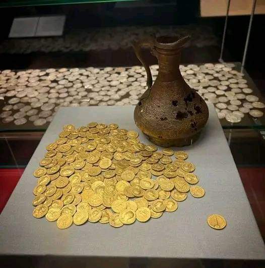 'A treasure trove of 160 gold coins (aureus) recovered from the floor of a Roman house in Corbridge, England. It had 2 bronze coins on it to confuse the target and hide the most valuable treasure. But 160 coins inside the skillfully hidden bronze jug were also unearthed. The…