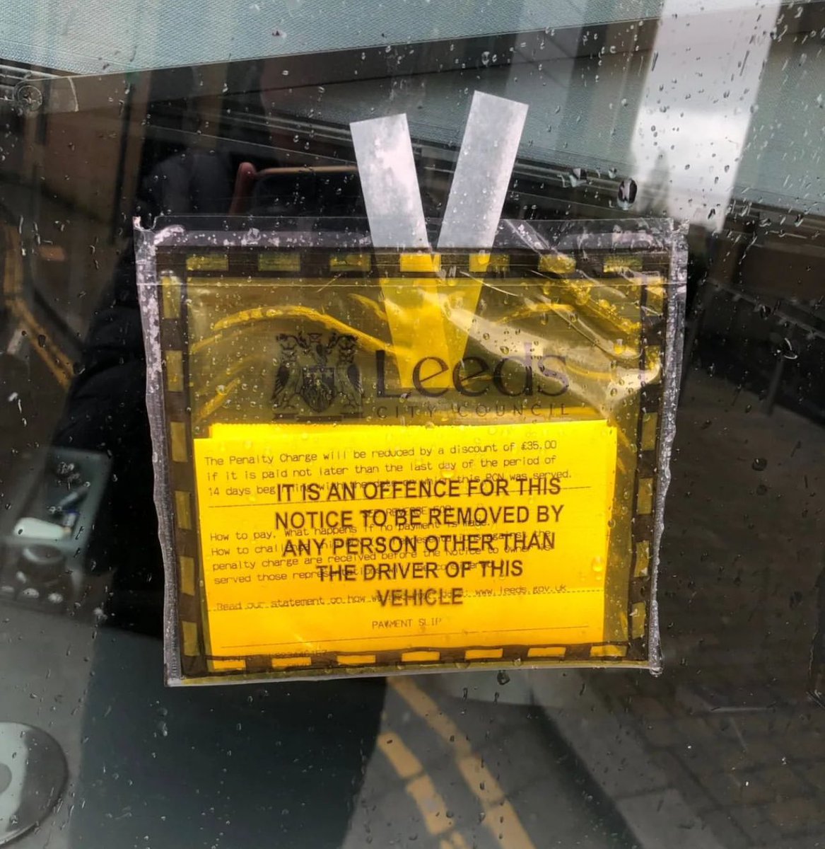 FBAwayDays's tweet photo. The Sunderland team bus has got a parking ticket in Leeds ahead of the game at Elland Road tonight… 

#SAFC #LUFC 🤣😭 https://t.co/RUr3hD4RzK