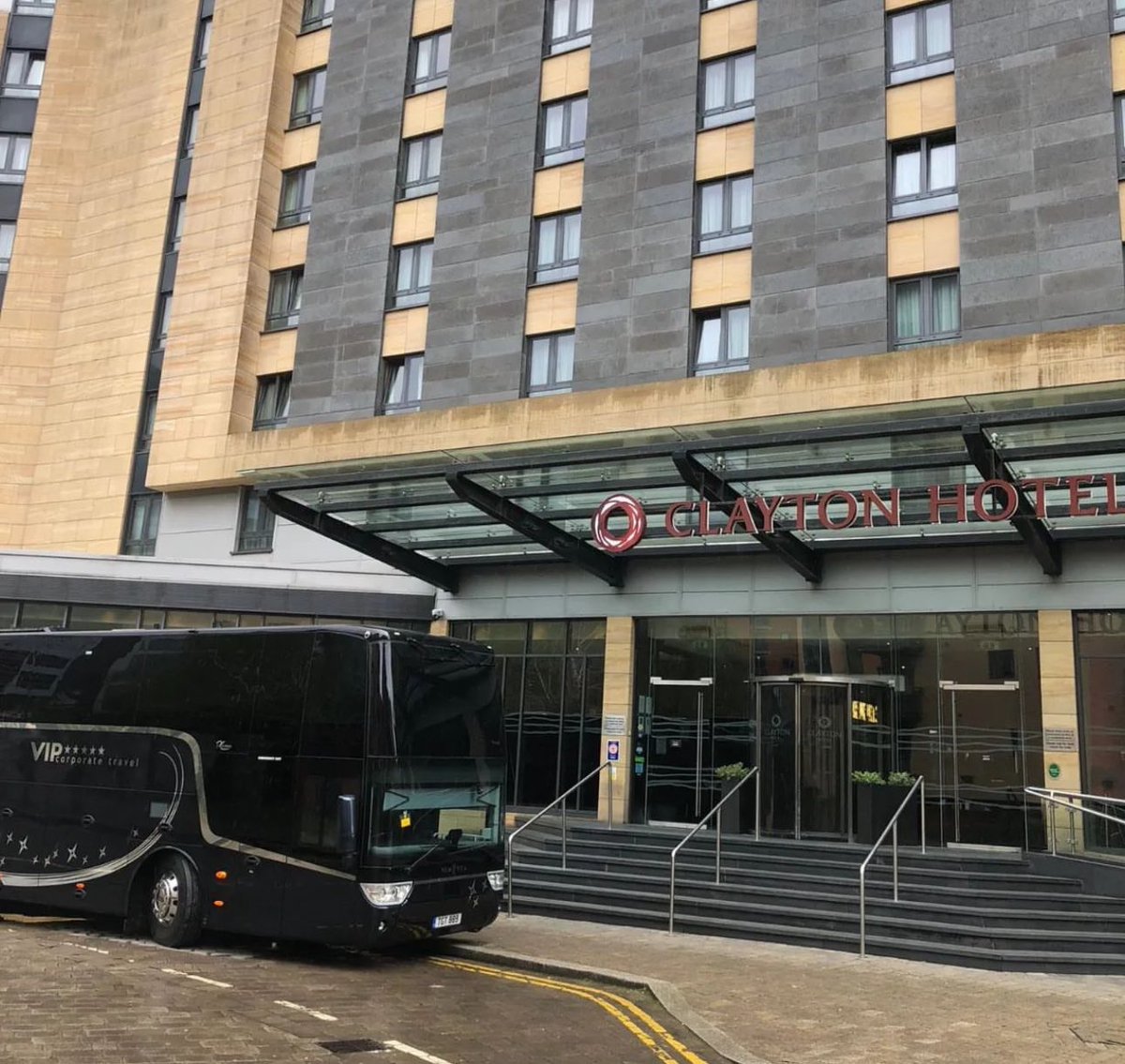 FBAwayDays's tweet photo. The Sunderland team bus has got a parking ticket in Leeds ahead of the game at Elland Road tonight… 

#SAFC #LUFC 🤣😭 https://t.co/RUr3hD4RzK