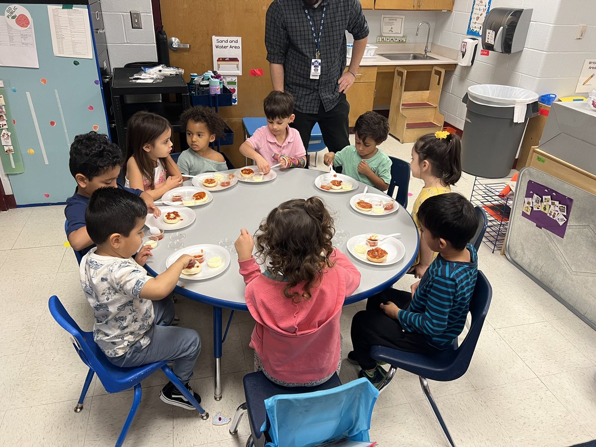 For #woyc2024 Tasty Tuesday, our principal @francescalneal read Pete The Cat and The Perfect Pizza and we made our own personal pizzas!🍕 💗@Ms_AmandaGuerra @NISD_ECE @NISDRabaES @NAEYC @NMykah