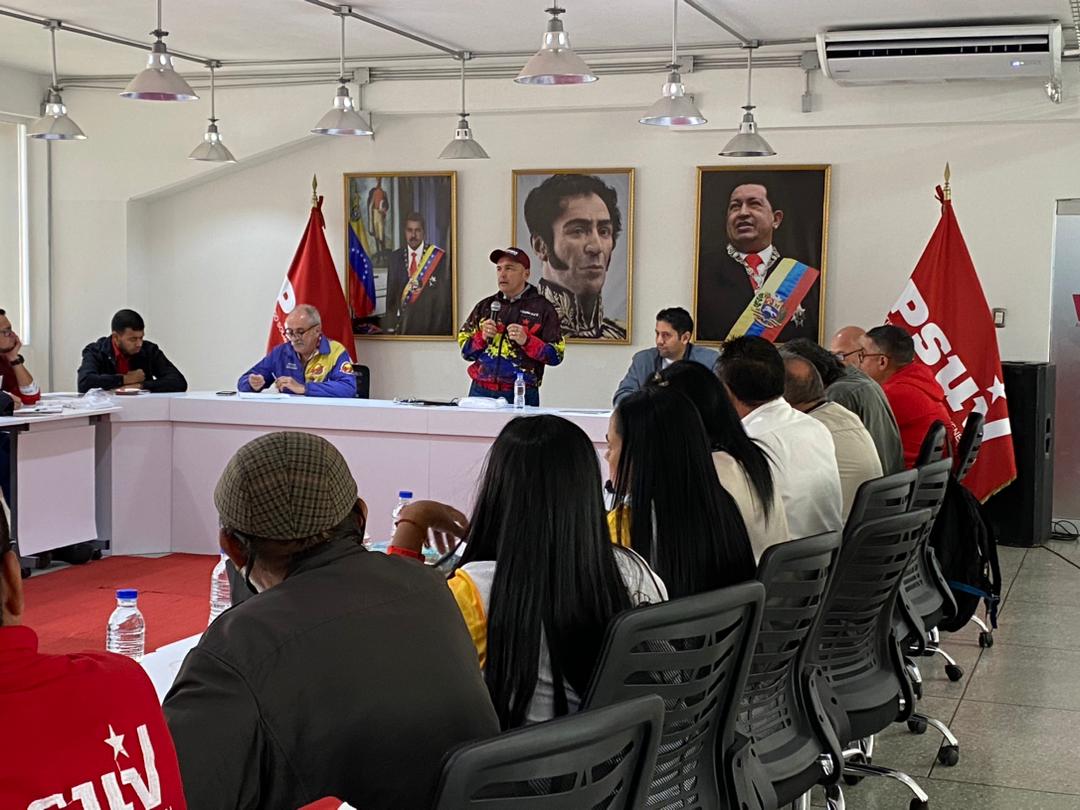 PartidoPSUV's tweet photo. #AHORA 📸

Se desarrolla la reunión ordinaria de la Vicepresidencia de la Clase Obrera con los responsables estadales del PSUV y JPSUV, en compañía de la @cbolivariana 
liderada por nuestro vicepresidente Francisco Torrealba.
@torrealbaf
 
#AvanzaPuebloUnido https://t.co/muXa1mnA6e
