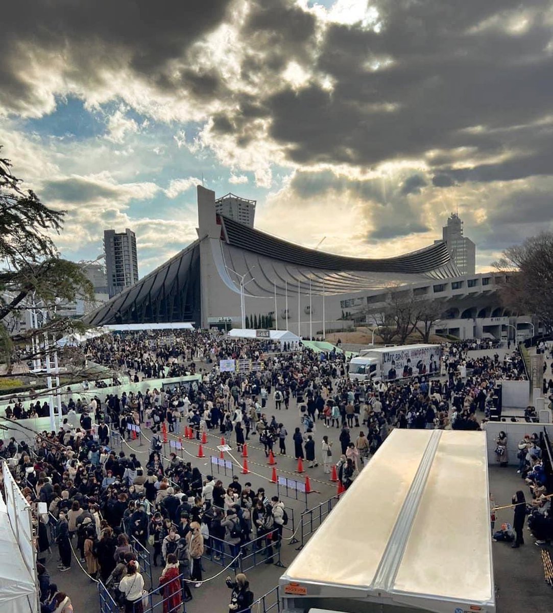 The rainbow is hiding in the sky🌈🎶

Do you see the brightness of them? 

#LArcenCiel
#UNDERGROUND #アンダーグラウンド
#ラルク
#代々木