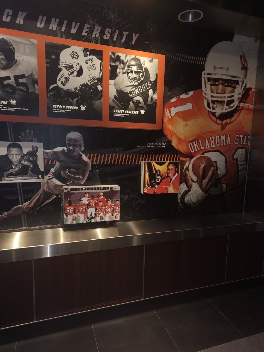 I had a great time at @CowboyFB. The campus is beautiful! A big thank you to @JohnWozniak2 for the hospitality and sharing the history of a long line of great running backs that came through OSU. It was great talking X's and O's, I learned a lot. Can't wait to come back.…