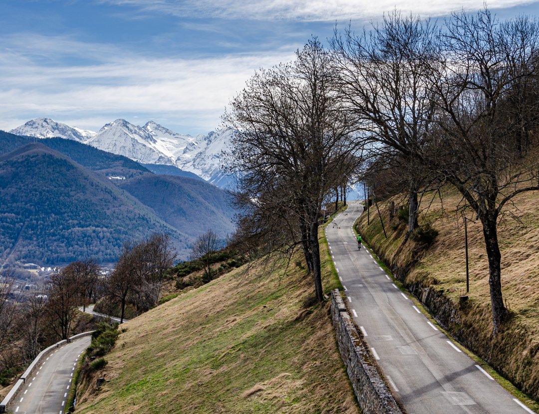 Col d'Aspin east side...aka the tough side! Some of our guests combine Aspin west with the Tourmalet loop. A small few (those that have extra porridge! 😋) add in Hourquette d'Ancizan & Aspin east to the Tourmalet loop...there's something for everyone here! 😅 #cycling