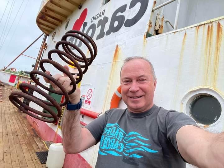 @TheRadCaroline 💕
🎙Chris Pearson 
@RadioChris01

Spring has sprung & welcome back to the Boss from the Ross!

Chris live via Studio 3 from @ManxRadio 🇮🇲

⏰ 5pm-7:30pm 

🔊 Listen - radiocaroline.co.uk