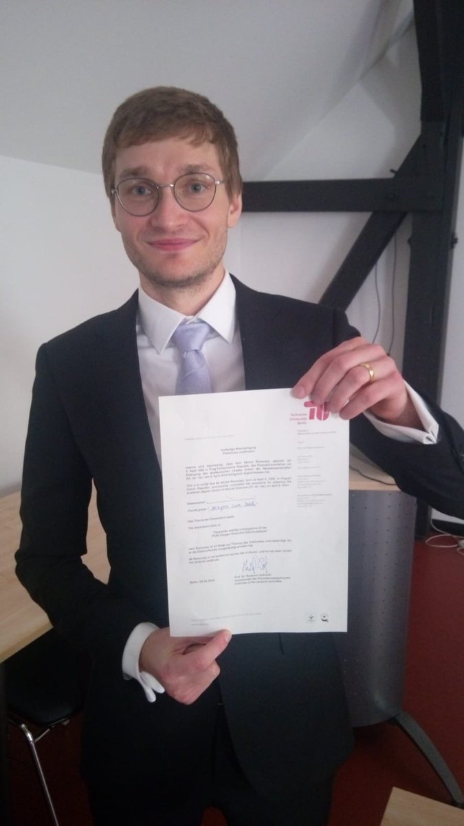 Congratulations to Dr. Michal Ronovsky @MichalRonovsky on the successful PhD defense today at TU Berlin! Just about the time to show that research in electrocatalysis cannot stop with RDE and the real conditions brings whole new scientific questions.