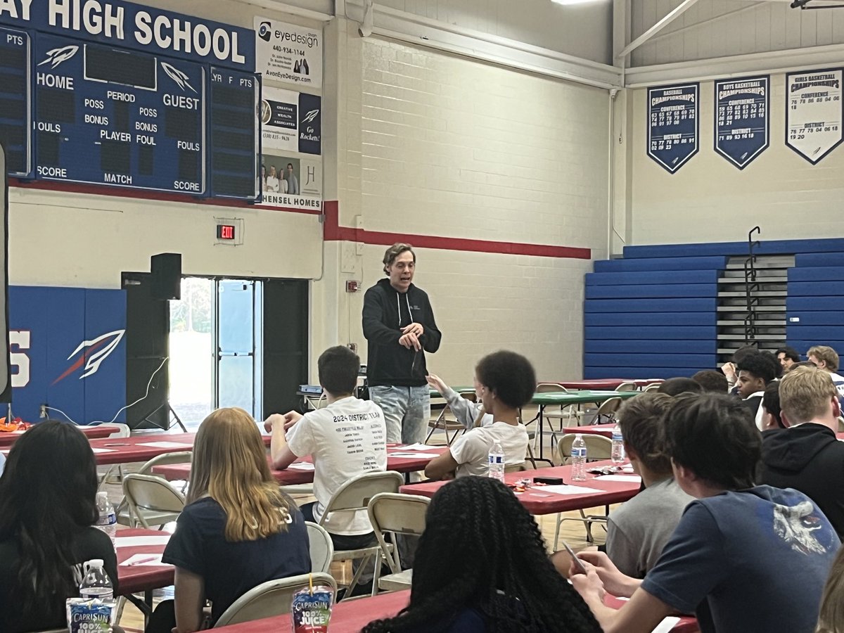 Student athletes from ⁦<a href="/NormandyHS/">Normandy High School</a>⁩ and ⁦<a href="/PCSDvalleyforge/">Valley Forge HS</a>⁩ attended today a Great Lakes Conference Leadership Seminar at Bay High School. We are proud of their representation of their teams and our district!
