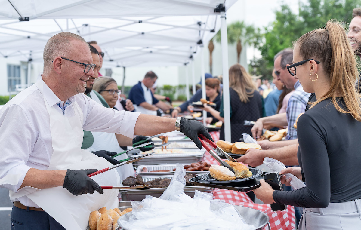 Hotdogs, hamburgers and happy #Arthrex employees! Arthrex Manufacturing Inc. East (AMIE) recently hosted its annual BBQ event, serving nearly 1,700 employees over three shifts. It was a great time filled with delicious food, fun games and much appreciation for our dedicated…